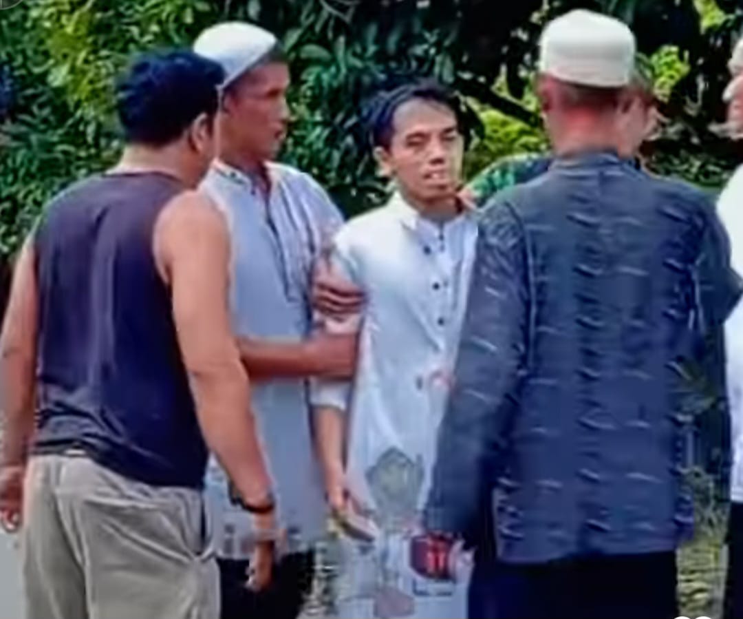 Polisi mengamankan pemuda NR, terduga pelaku pembunuhan ibu kandung di Desa Maragut, Barito Timur.