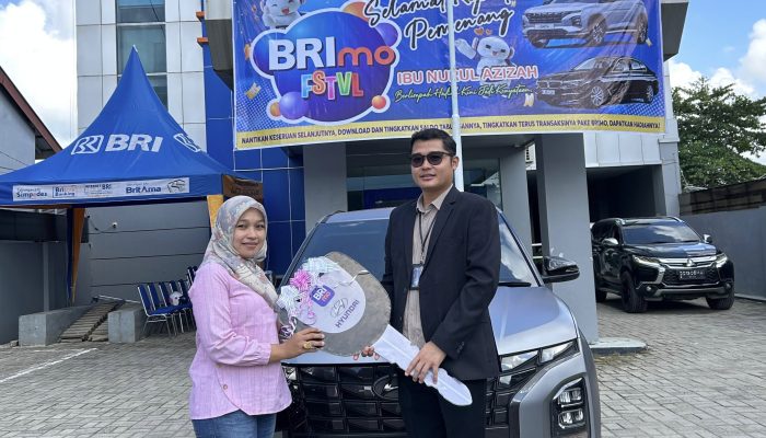 BRImo FSTVL Beri Kejutan Pedagang Sayur di Tanah Bumbu, Hadiah Mobil Hyundai Creta