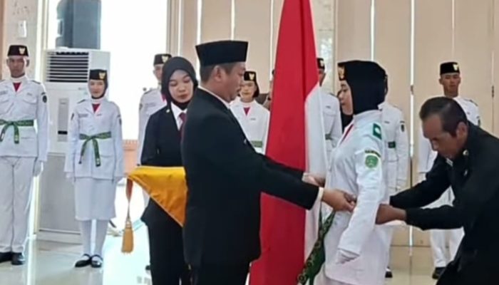 Bupati Sukamara Kukuhkan Paskibraka 2025