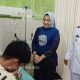 Danlanal Kotabaru Letkol Laut (P) M. Harun AL Rasyid bersama Forkopimda menyerahkan bingkisan kepada pasien di RSUD Pangeran Jaya Sumitra Kotabaru, Minggu (17/8/2025).