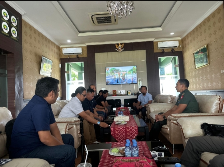 Dandim 1022/TNB Letkol Inf. Zierda Aulia Salam menerima audiensi PWI Tanah Bumbu di Batulicin, Rabu (20/8/2025).