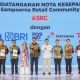 Dirut Pertamina Patra Niaga Mars Ega Legowo Putra bersama jajaran saat penandatanganan MoU dengan PT SRC Indonesia Sembilan, disaksikan Menko Perekonomian Airlang