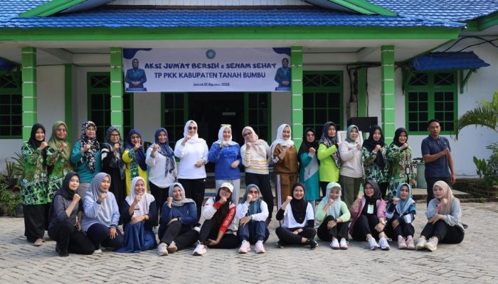 Andi Irmayani Latif Pimpin Aksi Jumat Bersih dan Senam Sehat di Sekretariat TP PKK