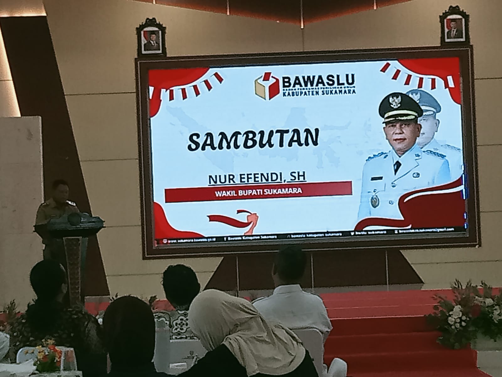 Wakil Bupati Sukamara Nur Efendi memberikan sambutan pada kegiatan penguatan kelembagaan Bawaslu di Aula Kantor Bupati, Selasa (2/9/2025).