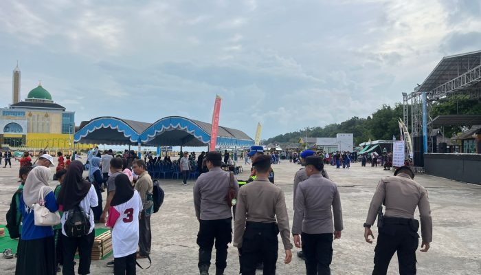Polres Kotabaru Amankan Lomba Olahraga Tradisional & Seni Kreasi Haornas 2025 di Siring Laut