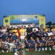 Bupati Pulang Pisau H. Ahmad Rifa’i berpose bersama para pemain usai laga final Bupati Cup XVIII 2025 di Stadion H.M. Sanusi. (Foto: Dok. Pemkab Pulang Pisau)