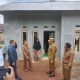 Bupati Tanah Laut meninjau rumah Bu Sulik, penerima program bedah rumah di Desa Tirta Jaya, Senin (8/9/2025).
