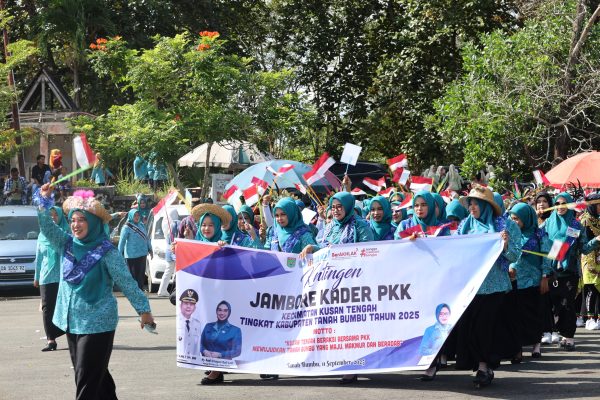 Para kader PKK Tanah Bumbu antusias mengikuti lomba dalam Jambore Kader PKK 2025 di Gedung Mahligai Bersujud, Batulicin.