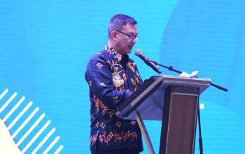 Marsma TNI Arifien Sjahrir menyampaikan sambutan Deputi Kemenko Polkam Marsda TNI Eko D. Indarto dalam Seminar Literasi Digital di Bandung, Kamis (11/9/2025).