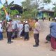 Kapolsek Sampanahan bersama personel Polri-TNI saat mengamankan haul Habib Ahmad bin Hamid Al-Idrus di Desa Sungai Betung, Kotabaru.