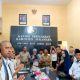 Wabup Sukamara Nur Efendi berfoto bersama Kepala Kanwil BPN Kalteng Fitriyani Hasibuan dan jajaran usai pencanangan zona integritas di Kantor Pertanahan Sukamara, Senin (8/9/2025)