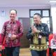Wakil Bupati Tanah Laut H. M. Zazuli bersama Direktur baru Politala Meldayanoor menyapa mahasiswa usai acara serah terima jabatan di kampus Politala, Pelaihari.