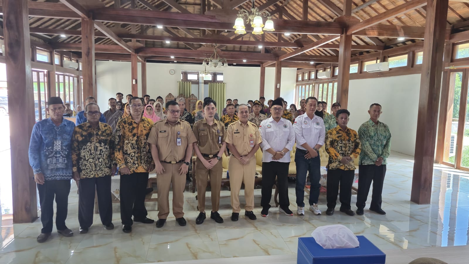 Suasana pembinaan anggota BPD di Aula Rakat Manuntung, Tanah Laut. Peserta antusias mengikuti materi untuk memperkuat peran pengawasan desa.