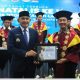 Bupati Tanah Laut H. Rahmat Trianto menyerahkan piagam penghargaan kepada perwakilan Politala sebagai bentuk apresiasi atas kontribusi kampus vokasi tersebut.