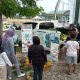 Staf CSR PT Sungai Rangit Sampoerna Agro bersama Poktan Berkah Tani menjual hasil panen di pasar murah CFD Sukamara.