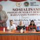 Anggota Komisi IX DPR RI Mariana bersama perwakilan BGN Kolonel Cba. R. Wira Manggala menyosialisasikan Program MBG kepada warga Satui, Tanah Bumbu.