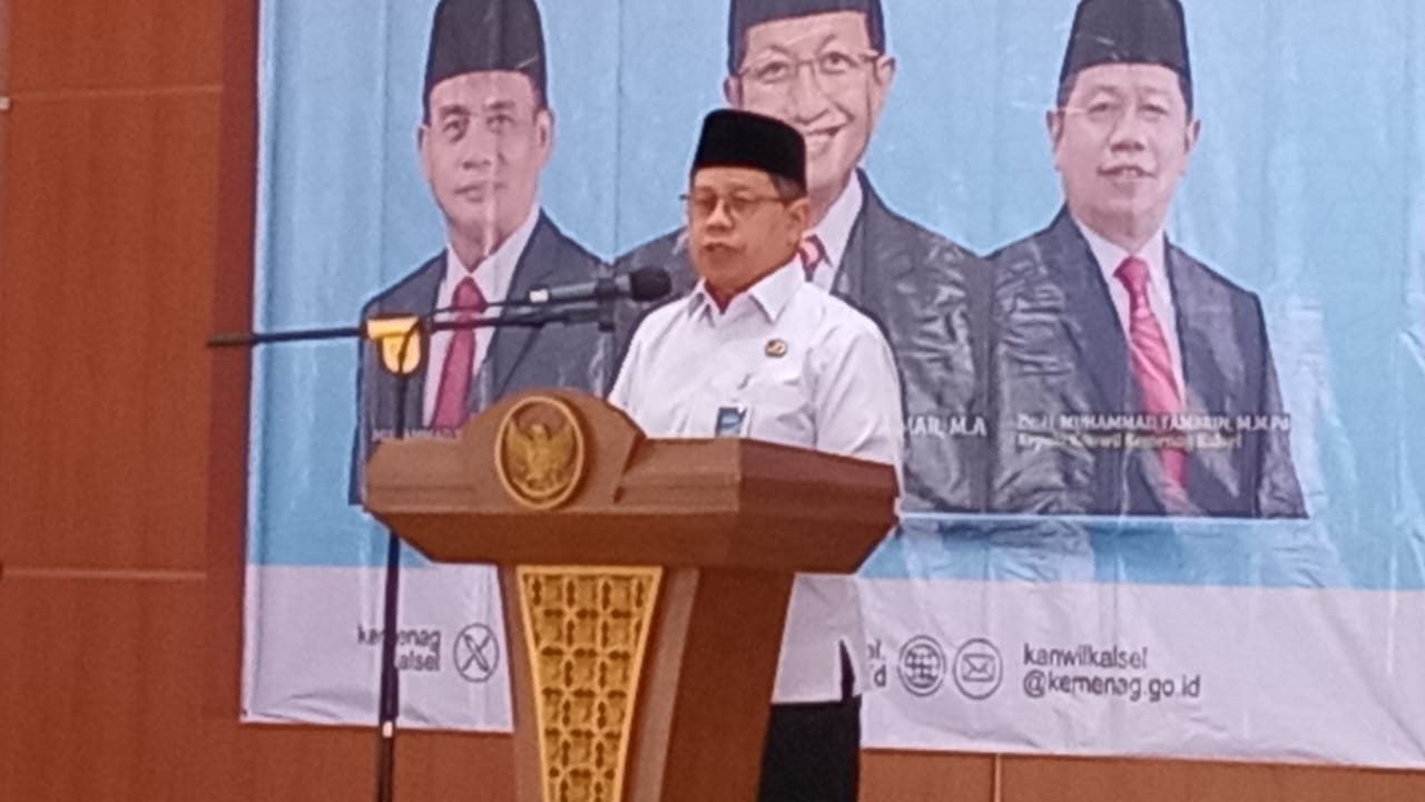 Kepala Kanwil Kemenag Kalsel Dr. H. Muhammad Tambrin saat membuka OMI 2025 di Asrama Haji Banjarbaru. (Foto: Istimewa)