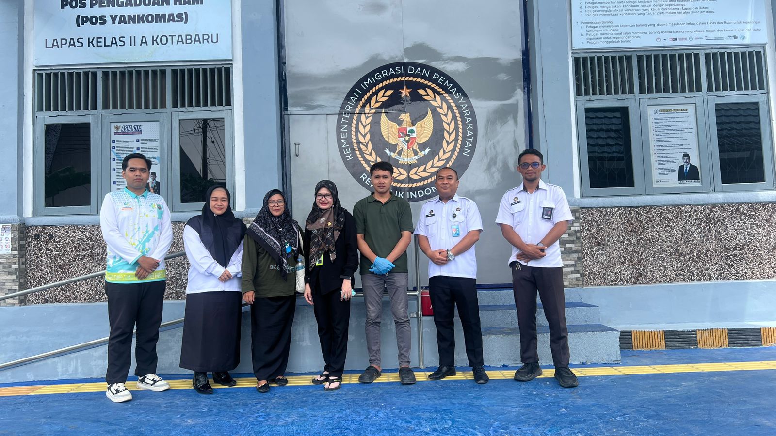 Tim Loka Labkesmas Tanah Bumbu melakukan surveilans kualitas air DAMIU di Lapas Kotabaru untuk memastikan suplai air layak konsumsi bagi WBP.