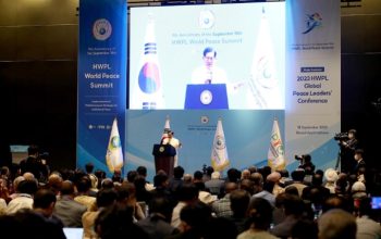 Ketua HWPL Lee Man-hee menyampaikan pesan perdamaian pada peringatan 11 Tahun HWPL World Peace Summit di Korea Selatan, 18 September 2025.