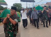 Dandim Tanah Laut Bersama Warga Gotong Keranda Jenazah Ketua DAD Kalsel Abdul Kadir