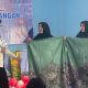 Deretan kain sasirangan karya peserta pelatihan Tanah Bumbu memukau dengan motif tradisional bernuansa modern. Kreativitas lokal ini bukan sekadar kain, tapi peluang emas UMKM sekaligus upaya melestarikan budaya khas Kalimantan Selatan.