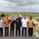 Bupati Sukamara Masduki bersama rombongan DPRD Kalimantan Tengah meninjau kondisi infrastruktur di wilayah setempat, Kamis (23/10/2025).