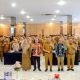 Hasnan Ash Shiddieqy berfoto bersama peserta sosialisasi Aplikasi Srikandi setelah kegiatan di Banjarbaru.