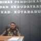 Plt Kepala Dinas Pendidikan Kotabaru, Taufikurrahman, menegaskan komitmen transparansi pengadaan buku sekolah serta program perlengkapan gratis bagi siswa kurang mampu.