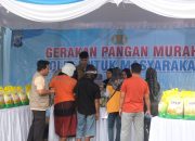 Ket Foto : Antusias warga memadati stan Gerakan Pangan Murah Polri yang digelar Ditreskrimsus Polda Kalsel bersama Bulog di kawasan CFD Masjid Raya Sabilal Muhtadin, Banjarmasin, Minggu (5/10/2025).