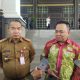 Anggota Komisi VIII DPR RI H. Sudian Noor didampingi Sekretaris Daerah Provinsi Kalimantan Selatan H. Muhammad Syarifuddin saat memberikan keterangan pers usai kunjungan kerja di Banjarbaru, Senin (6/10/2025).