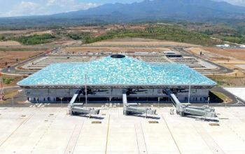 Bandara Dhoho Kediri terlihat sepi, pekerja dan usaha lokal terdampak akibat operasional yang terhenti lima bulan.