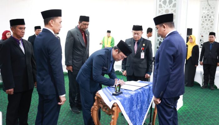Andi Rudi Latif Lantik Pejabat Pimpinan Tinggi Pratama Perdana di Tanah Bumbu