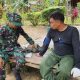 Bintara Kesehatan Kodim 1022/Tanah Bumbu memeriksa tekanan darah personel Satgas TMMD ke-126 di lokasi pembangunan jalan Desa Mantewe.