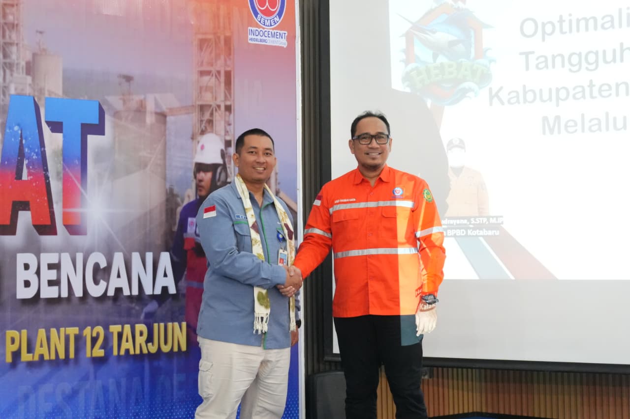 PT Indocement dan BPBD Kotabaru melaksanakan sosialisasi Strategi Hebat untuk memperkuat Desa Tangguh Bencana di Tarjun.