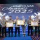 Kapolda Kalsel Irjen Pol Rosyanto Yudha Hermawan berfoto bersama jajaran Polda Kalsel dan Kapolsek Sungai Loban Polres Tanah Bumbu usai menerima penghargaan Kompolnas Award 2025 di Jakarta.