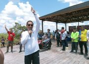 Bupati Sukamara Apresiasi Jalan Sehat Desa Jihing di Bukit Jalungga