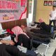 Anggota Polres Tanah Bumbu sedang mengikuti kegiatan donor darah peringatan HUT Humas Polri ke-74 tahun 2025.