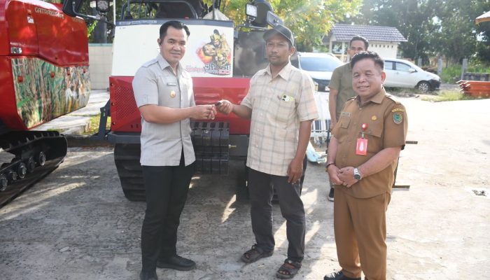 Pemkab Pulang Pisau Serahkan Puluhan Alsintan untuk Dukung Ketahanan Pangan