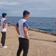 Personel Polsek Pulau Sembilan melakukan senam pagi bersama di area pelabuhan sebagai bagian dari pembinaan fisik.