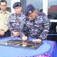 Laksamana Muda TNI Phundi Rusbandi menandatangani prasasti peresmian GOR Lanal Kotabaru disaksikan Wakil Bupati Kotabaru.