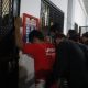 Petugas Lapas Batulicin melakukan razia keamanan bersama Babinsa di blok hunian warga binaan.