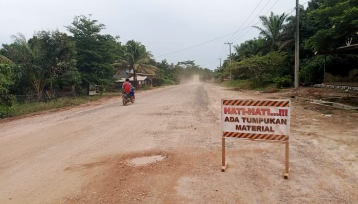 Peningkatan Jalan dan Pembangunan Bronjong di Desa Jihing, Upaya Bupati Sukamara Kurangi Risiko Banjir