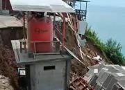 Dua warung makan di Jalur Lintas Selatan Tulungagung rusak parah setelah tebing longsor akibat hujan deras.