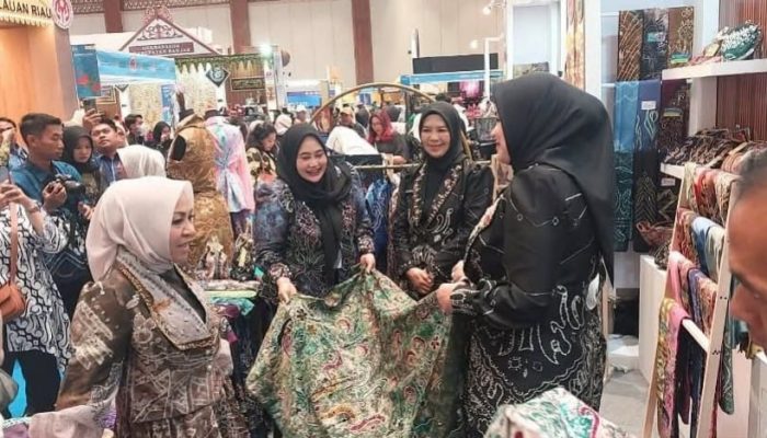 Pameran Inacraft 2025: Hj. Dian Rahmat Promosikan Kekayaan Budaya Kerajinan Tanah Laut