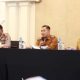 Staf Ahli Bidang Ekonomi, Keuangan, dan Pembangunan Tanah Bumbu, Dwi Dibyo Raharjo, mewakili Bupati H. Andi Rudi Latif saat membuka Sosialisasi PSC Sahabat Masyarakat 2025 di Hotel Lotusa, Kecamatan Simpang Empat. (Foto: Dok. Pemkab Tanbu)