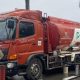 Armada truk tangki Pertamina Patra Niaga menyalurkan BBM ke SPBU, memastikan pasokan Pertalite dan Pertamax di Timika tetap aman dan lancar.
