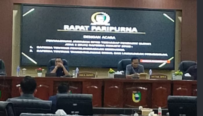 DPRD Tanah Laut Bahas Raperda Krusial dalam Rapat Paripurna
