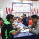 Personel Polres Tabalong diperiksa kesehatannya saat screening sebelum donor darah peringatan HUT ke-74 Humas Polri.