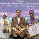 Raudati Hildayati menerima penghargaan Anugerah Kebudayaan Indonesia 2025 kategori Museum untuk Museum Lambung Mangkurat dari Menteri Kebudayaan RI.