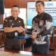 Ket Foto : Pemimpin Cabang BRI Kuala Kapuas, Hermanto dan Kepala Kejaksaan Negeri Pulang Pisau, Nanang, usai menandatangi MoU terkait kerjasama penyelesaian kredit macet, Selasa (07/10/2025).